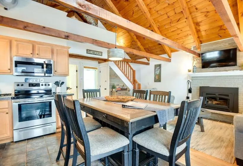 Cozy Tuftonboro Home W/ Deck   Walk To Beaches!