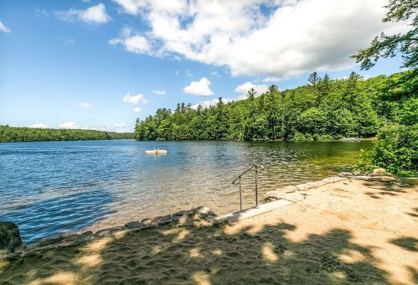 Cozy Tuftonboro Home W/ Deck Walk To Beaches!