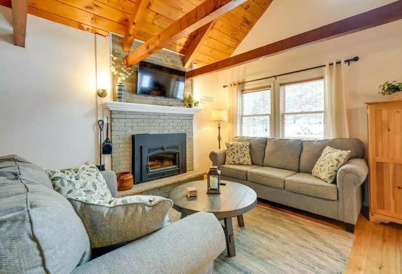 Cozy Tuftonboro Home W/ Deck   Walk To Beaches!