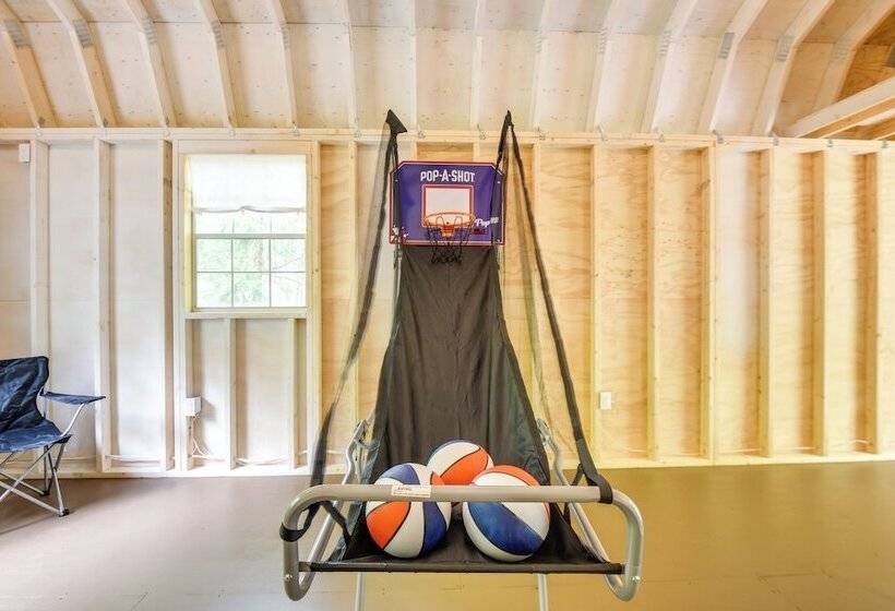 Cozy Tuftonboro Home W/ Deck Walk To Beaches!