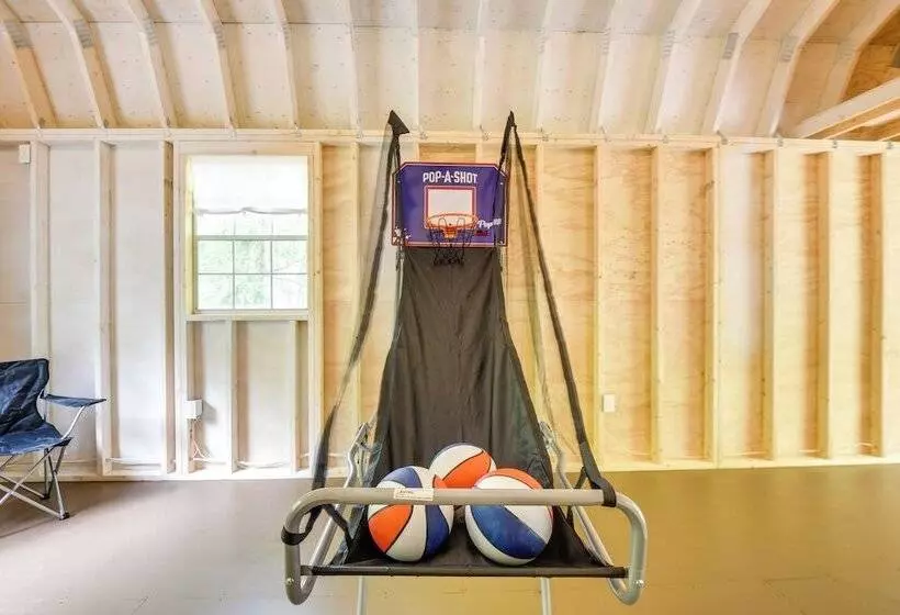 Cozy Tuftonboro Home W/ Deck   Walk To Beaches!