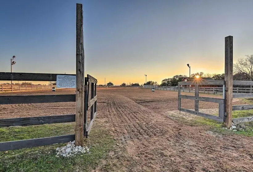 Banquet Hall & Pool: Expansive Forestburg Ranch!
