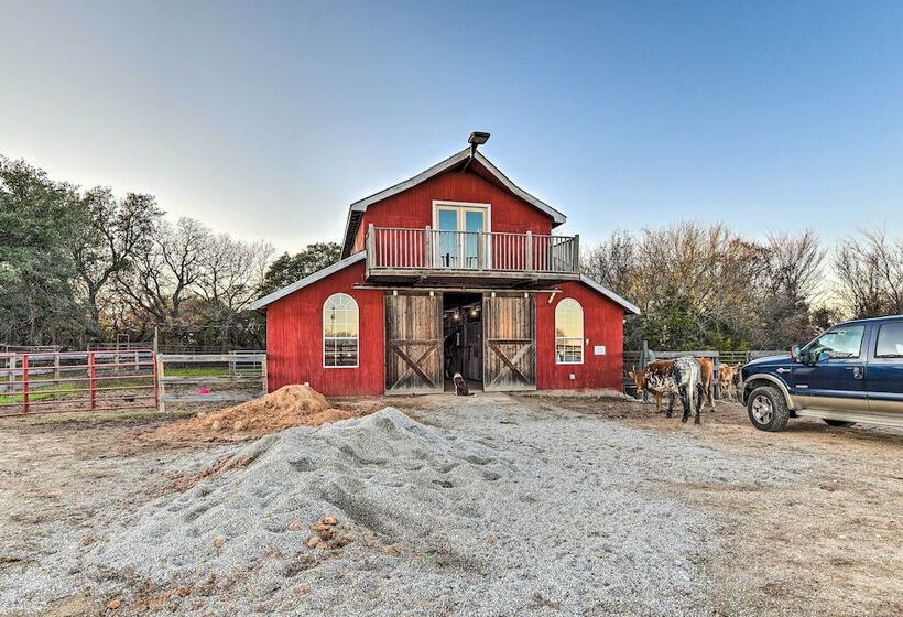 Banquet Hall & Pool: Expansive Forestburg Ranch!