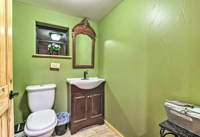 Banquet Hall & Pool: Expansive Forestburg Ranch!