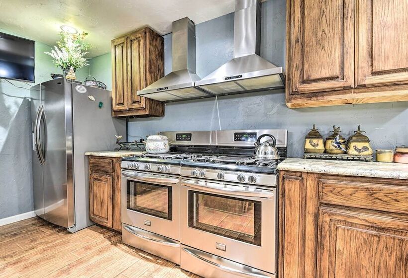 Banquet Hall & Pool: Expansive Forestburg Ranch!