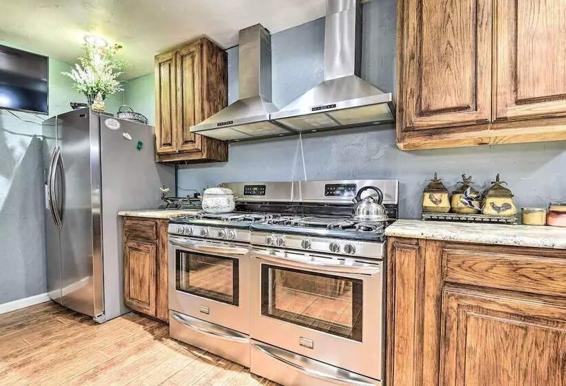 Banquet Hall & Pool: Expansive Forestburg Ranch!