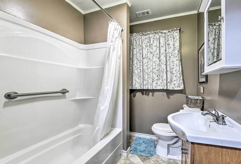 Banquet Hall & Pool: Expansive Forestburg Ranch!