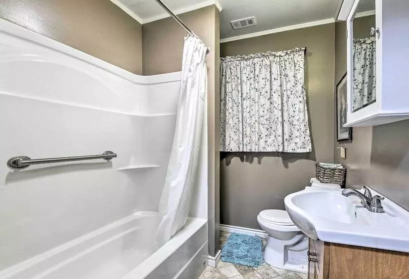 Banquet Hall & Pool: Expansive Forestburg Ranch!