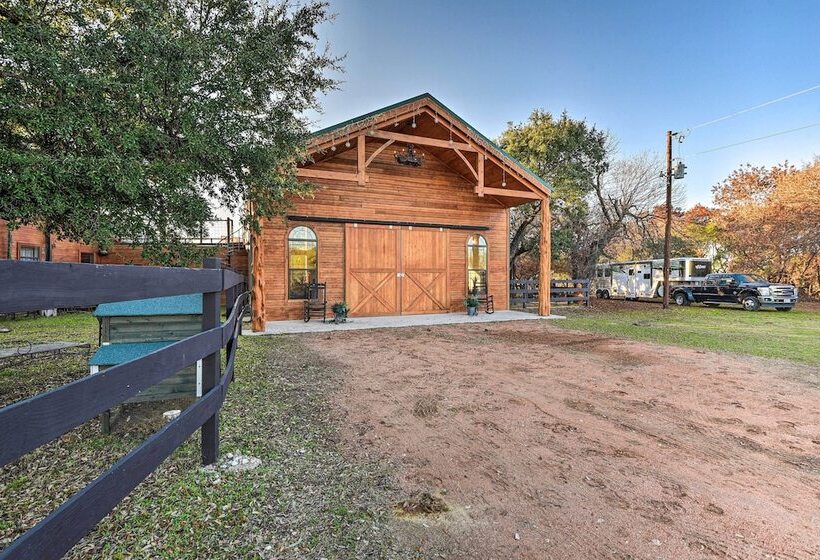 Banquet Hall & Pool: Expansive Forestburg Ranch!