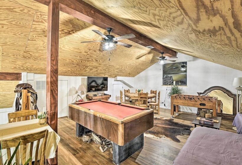 Banquet Hall & Pool: Expansive Forestburg Ranch!