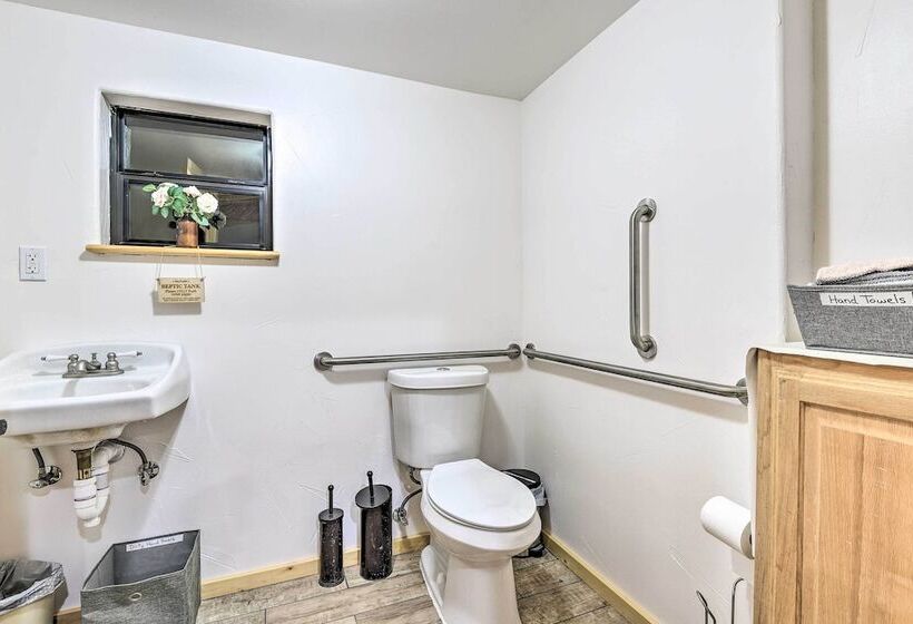 Banquet Hall & Pool: Expansive Forestburg Ranch!