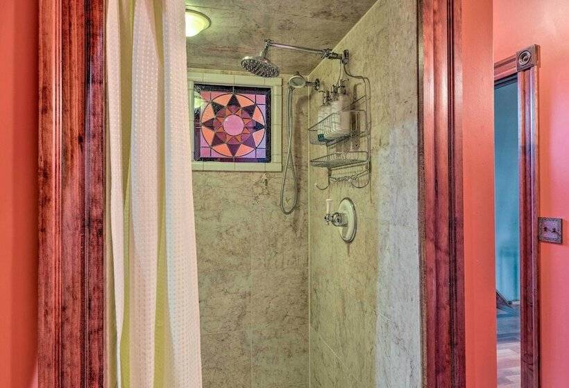 Downtown Lancaster French Victorian Gem!