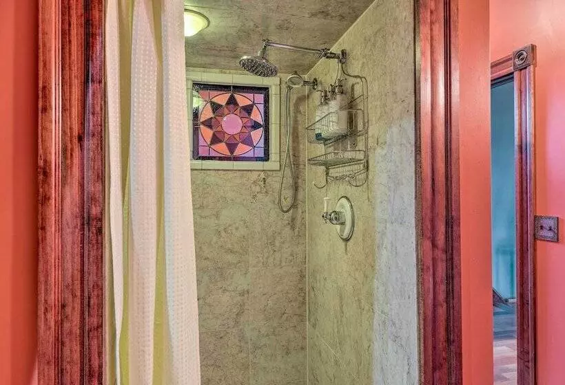 Downtown Lancaster French Victorian Gem!