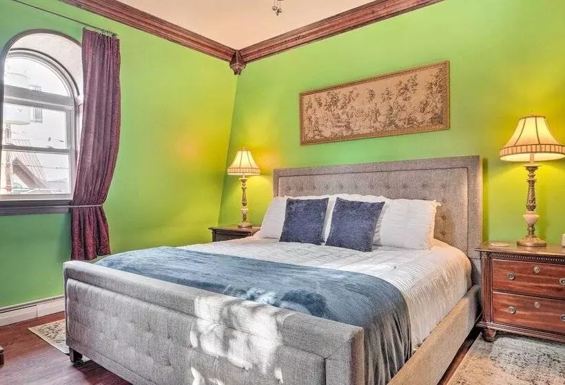 Downtown Lancaster French Victorian Gem!