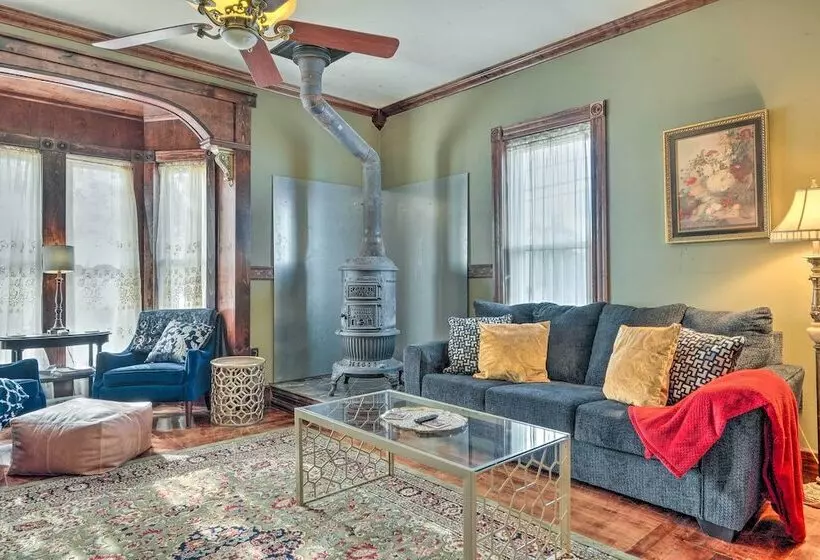 Downtown Lancaster French Victorian Gem!