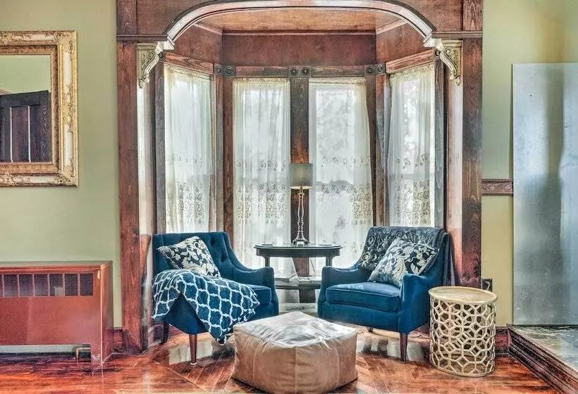 Downtown Lancaster French Victorian Gem!
