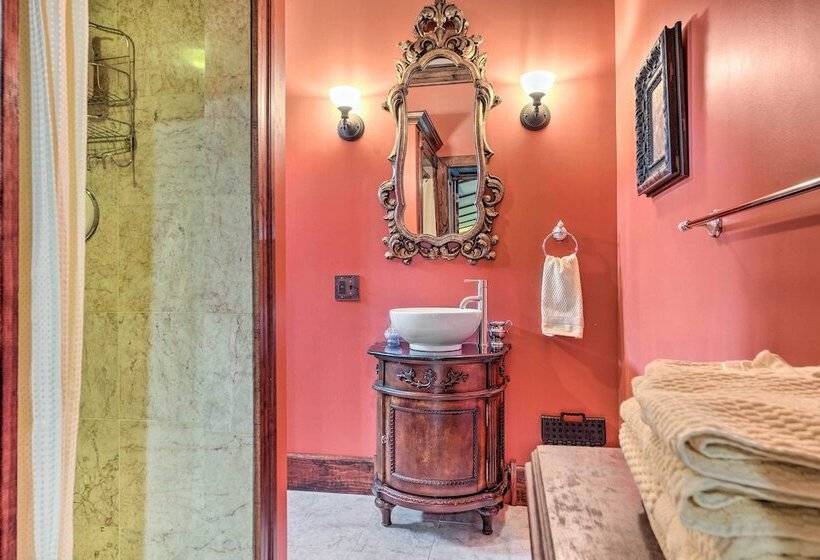 Downtown Lancaster French Victorian Gem!