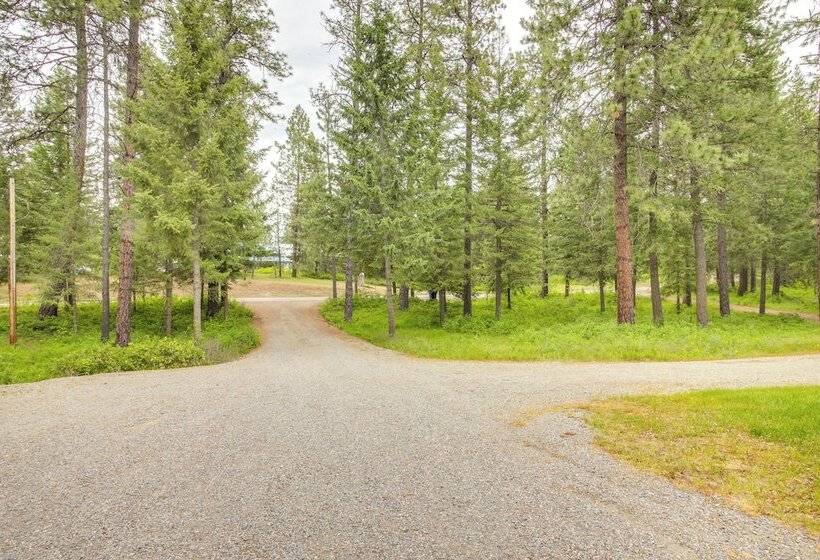 10 Mi To Silverwood: Secluded Getaway!