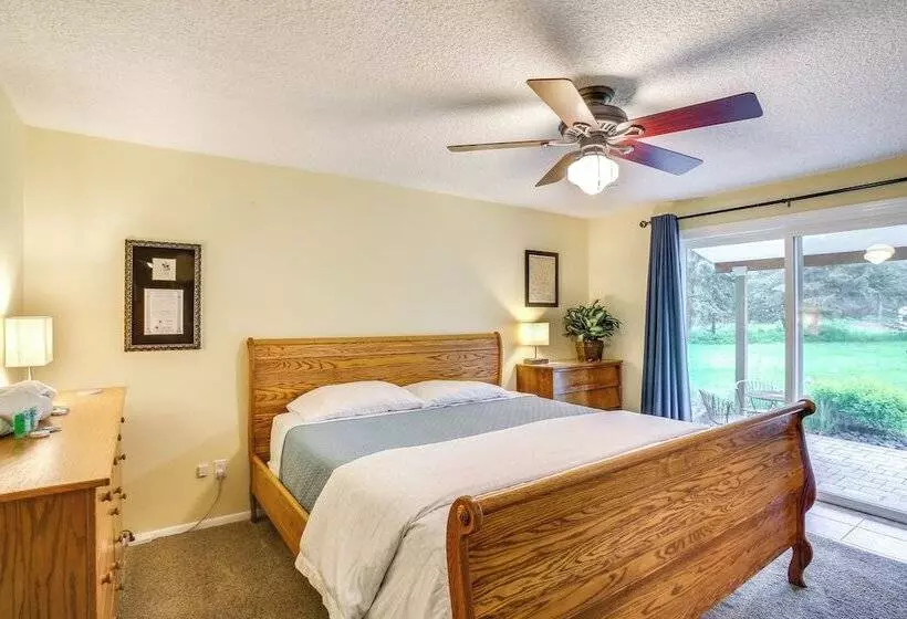 10 Mi To Silverwood: Secluded Getaway!