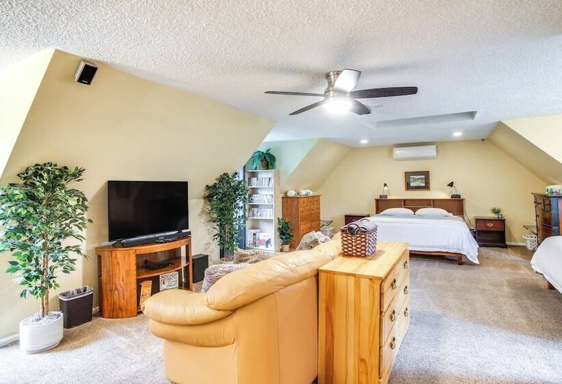 10 Mi To Silverwood: Secluded Getaway!