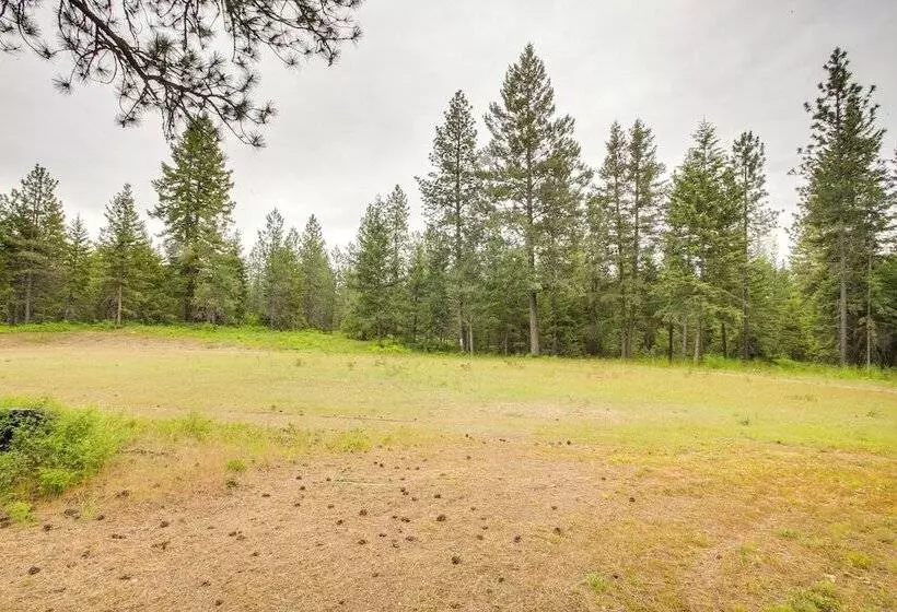 10 Mi To Silverwood: Secluded Getaway!