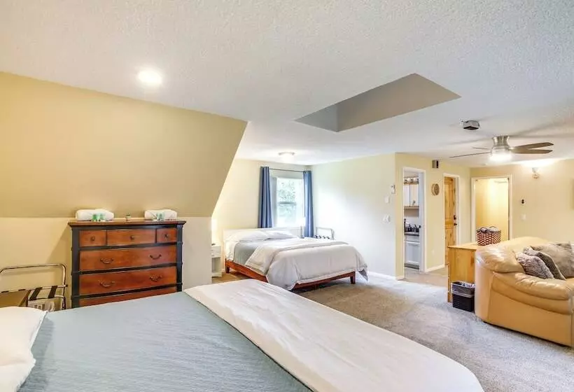 10 Mi To Silverwood: Secluded Getaway!