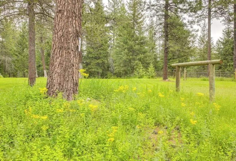 10 Mi To Silverwood: Secluded Getaway!