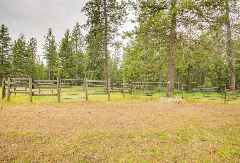 10 Mi To Silverwood: Secluded Getaway!