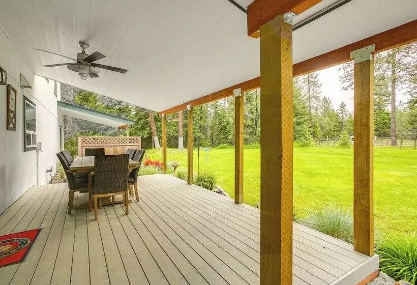 10 Mi To Silverwood: Secluded Getaway!