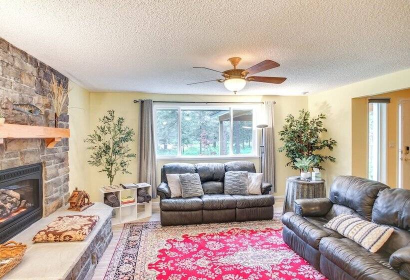 10 Mi To Silverwood: Secluded Getaway!