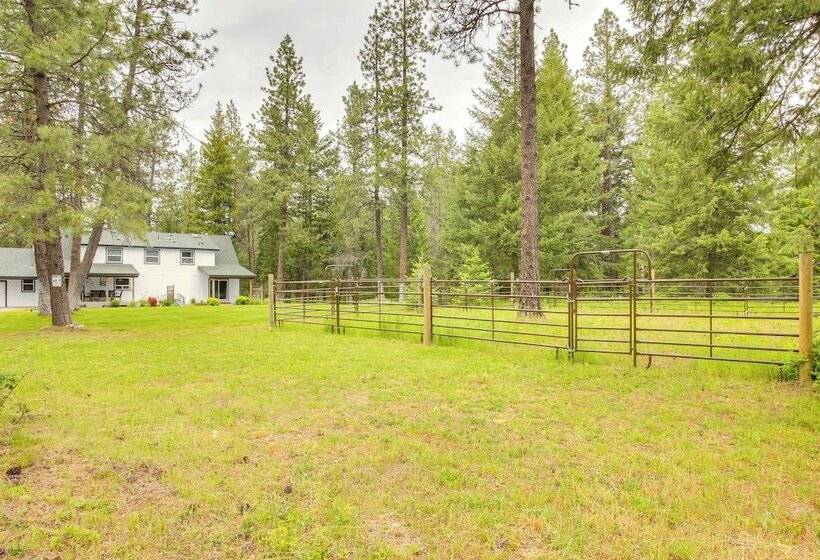 10 Mi To Silverwood: Secluded Getaway!