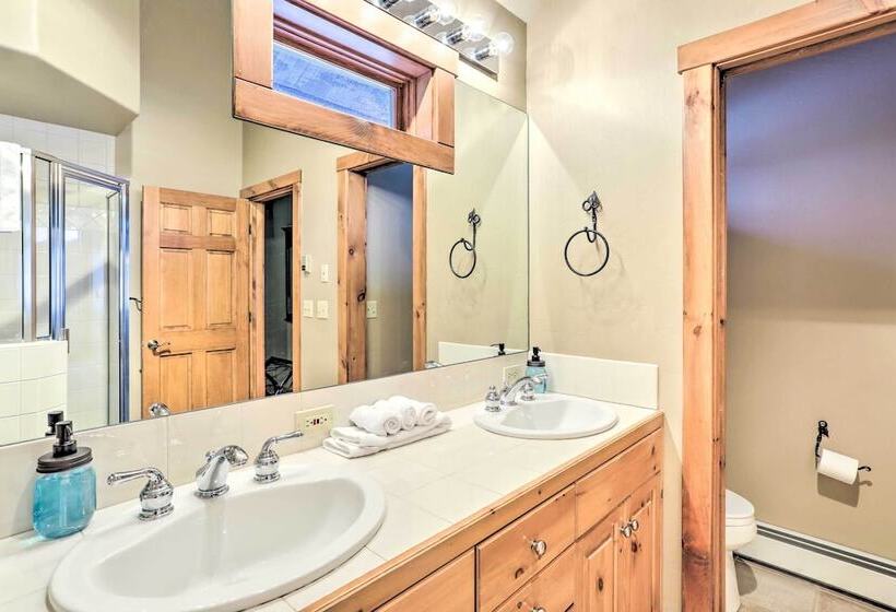 House W/ Hot Tub & Ac   Shuttle To Skiing!