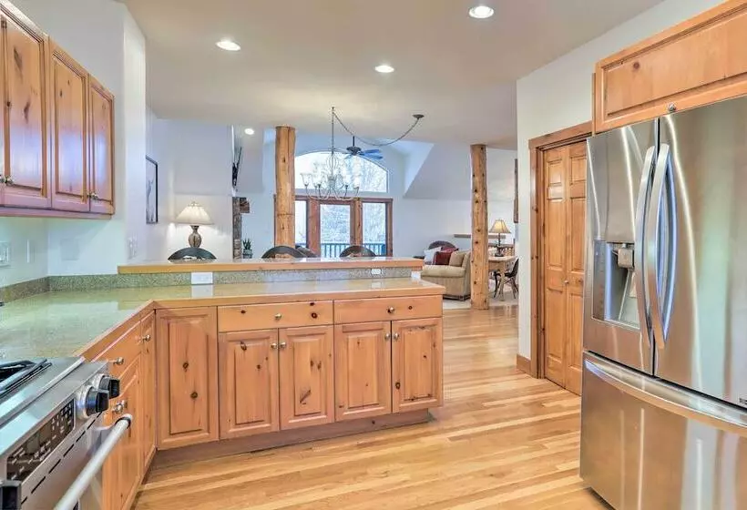 House W/ Hot Tub & Ac   Shuttle To Skiing!