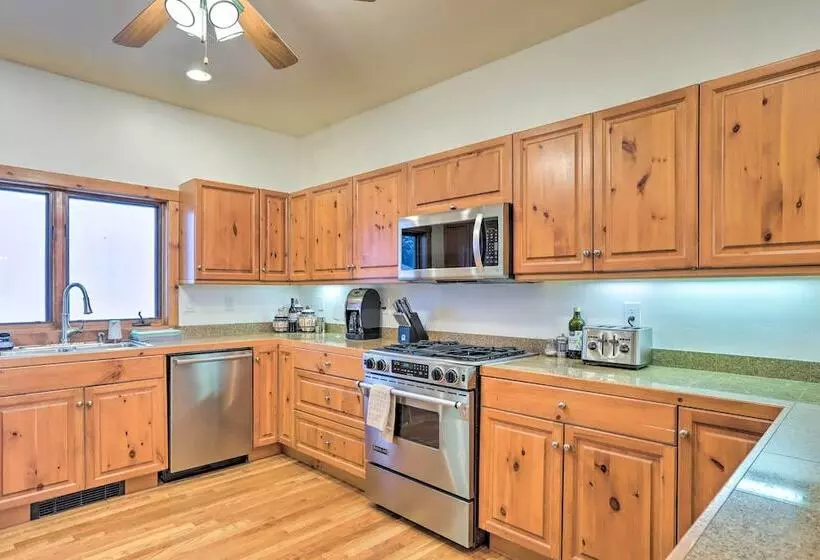 House W/ Hot Tub & Ac   Shuttle To Skiing!