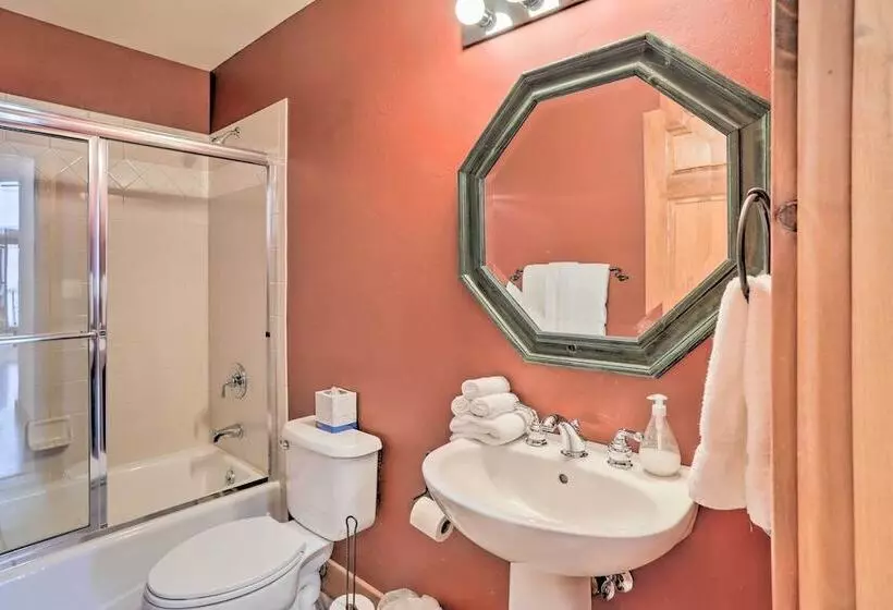 House W/ Hot Tub & Ac   Shuttle To Skiing!