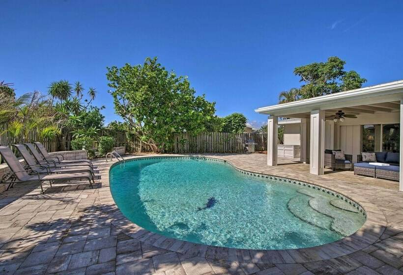 Coastal Getaway W/ Heated Pool: Walk To Beach!