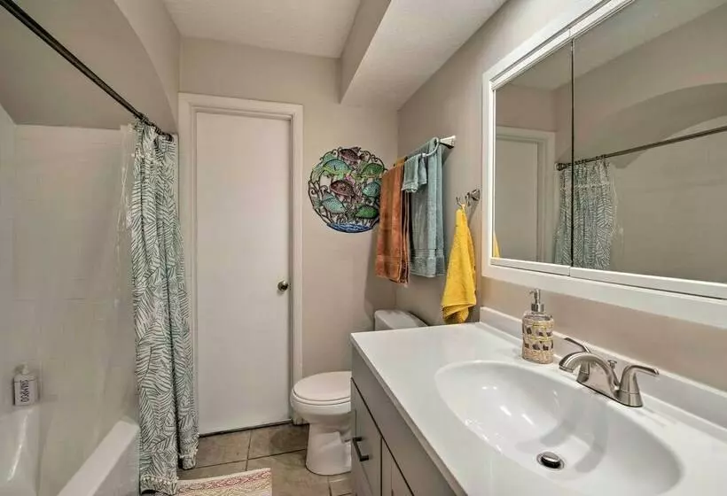 Coastal Getaway W/ Heated Pool: Walk To Beach!