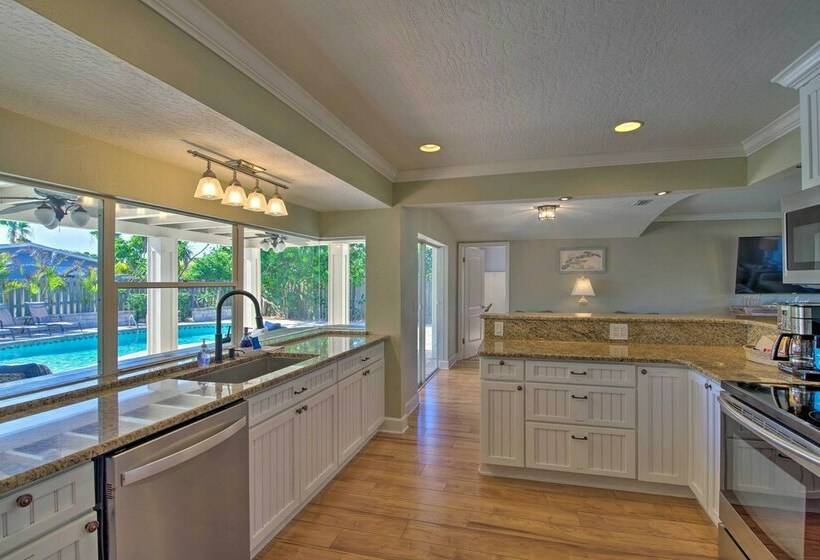 Coastal Getaway W/ Heated Pool: Walk To Beach!