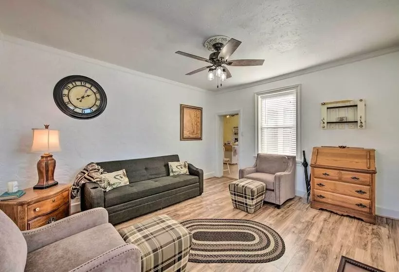 Kik N Bak Cottage W/ Beautiful Mountain View