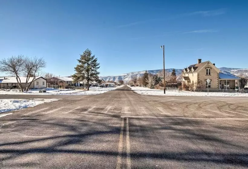 Kik N Bak Cottage W/ Beautiful Mountain View