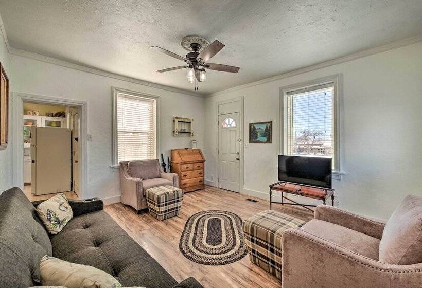 Kik N Bak Cottage W/ Beautiful Mountain View