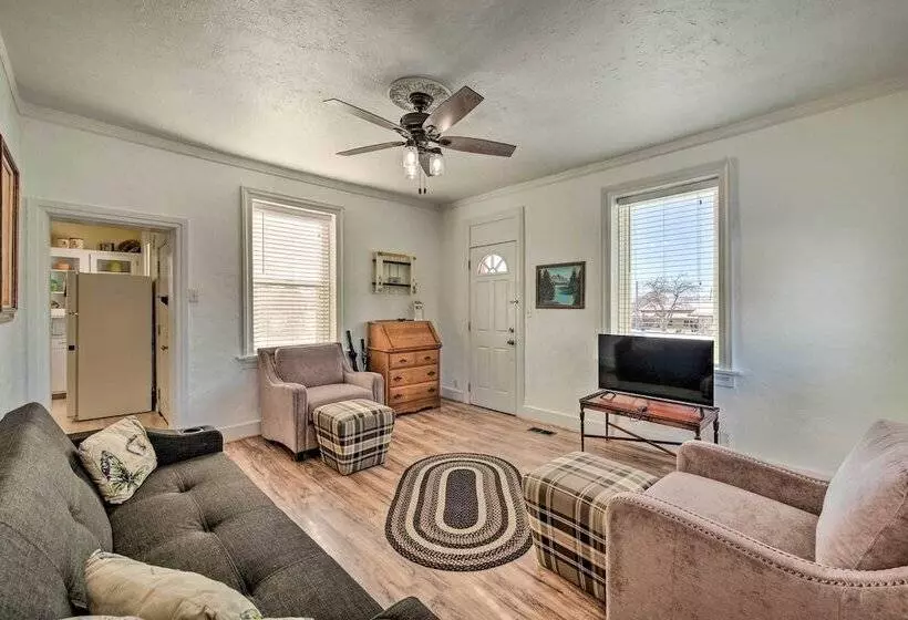 Kik N Bak Cottage W/ Beautiful Mountain View