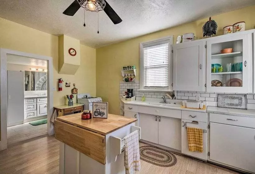 Kik N Bak Cottage W/ Beautiful Mountain View