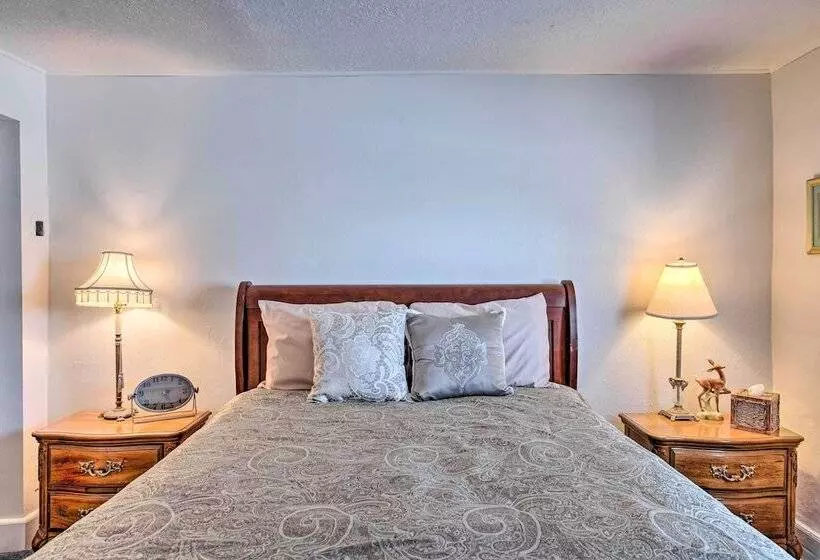 Kik N Bak Cottage W/ Beautiful Mountain View