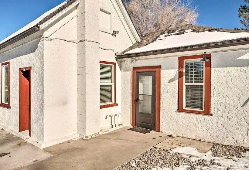 Kik N Bak Cottage W/ Beautiful Mountain View