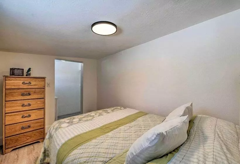 Kik N Bak Cottage W/ Beautiful Mountain View