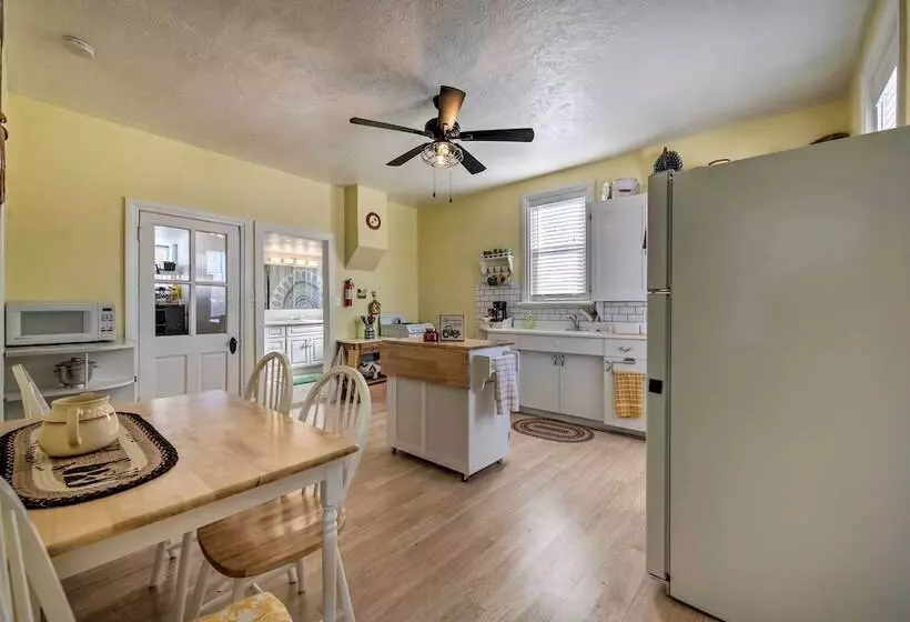 Kik N Bak Cottage W/ Beautiful Mountain View