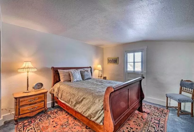 Kik N Bak Cottage W/ Beautiful Mountain View