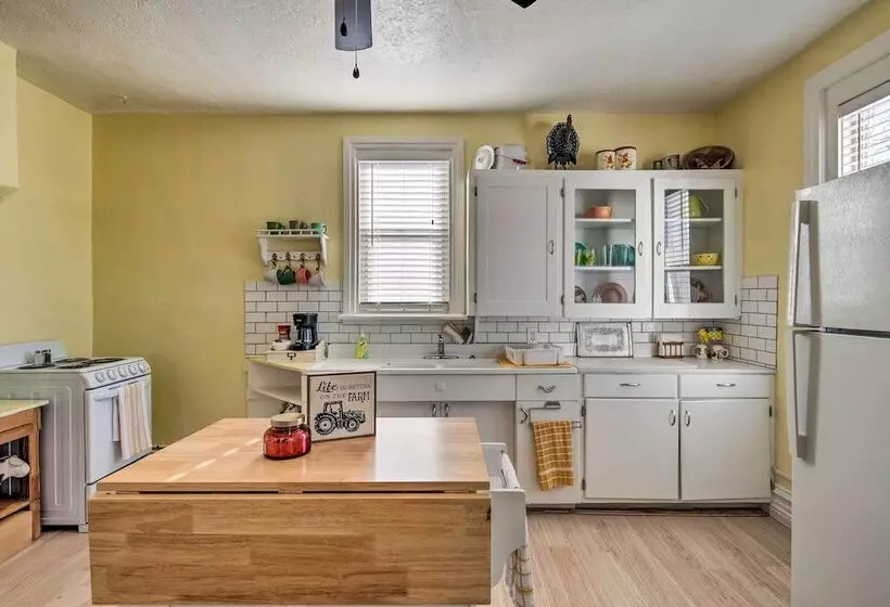 Kik N Bak Cottage W/ Beautiful Mountain View