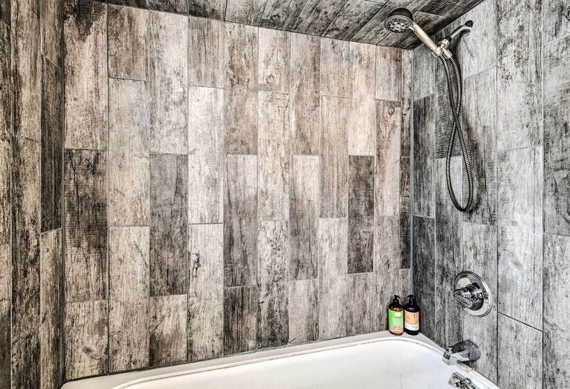 Kik N Bak Cottage W/ Beautiful Mountain View